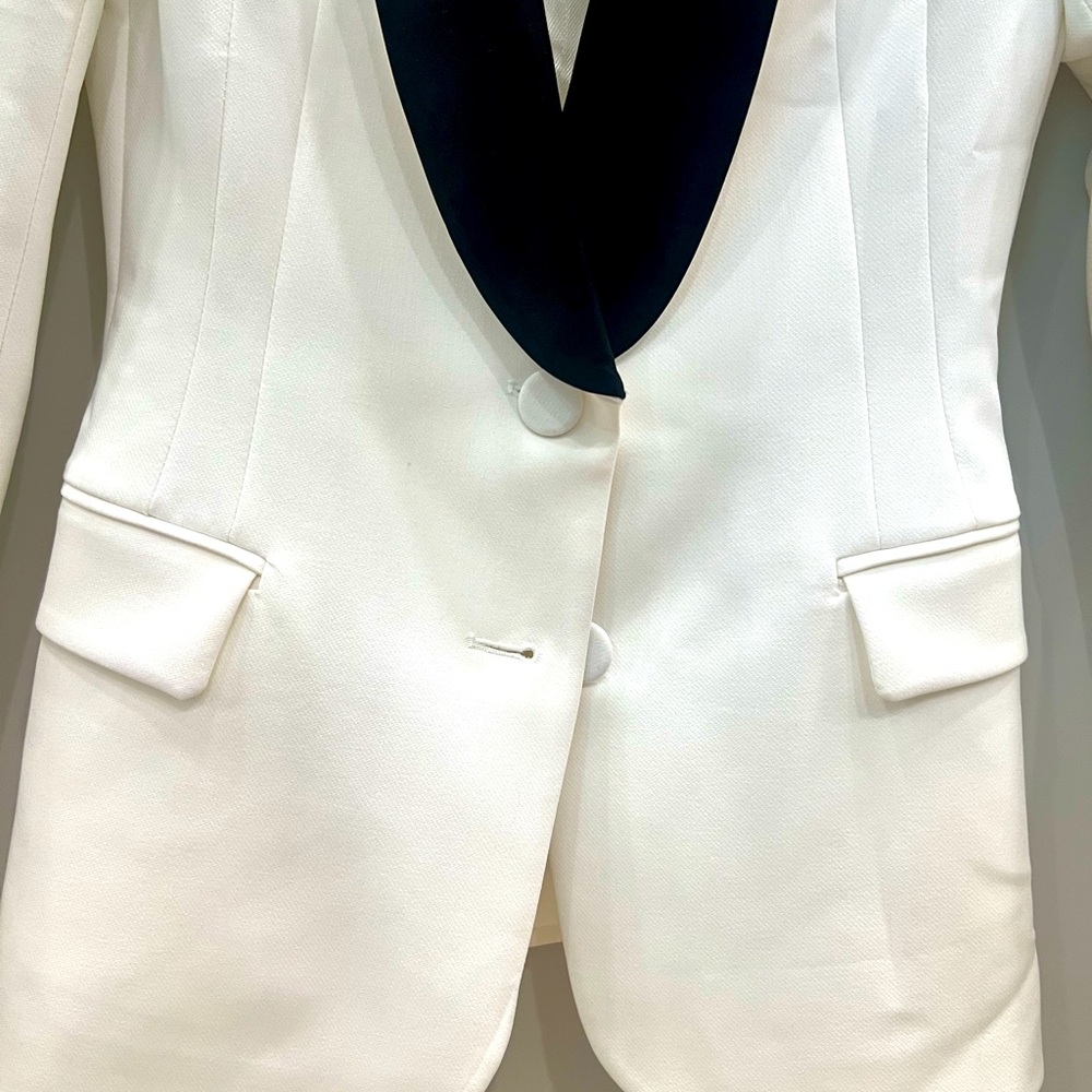 Zara tuxedo blazer. NWOT. Never worn. Size small. Excellent condition!